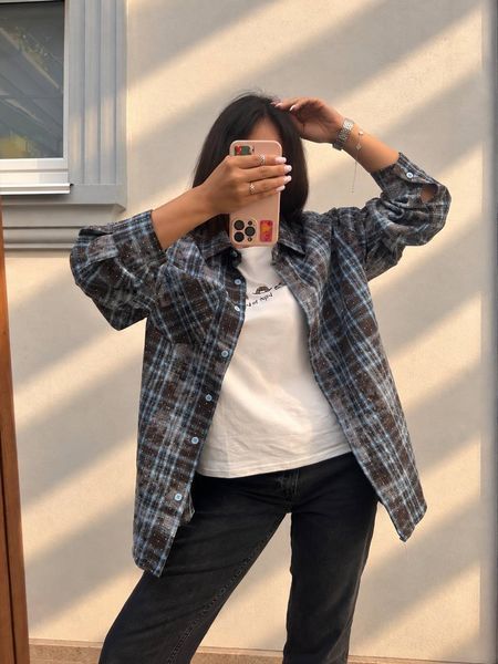 Стильная женская рубашка в клетку из фланели с деликатными камнями oversize (3цв) "ASPERAMO" недорого от прямого поставщика Rin1545-7101_пр_кл_сер_син_бел_v фото