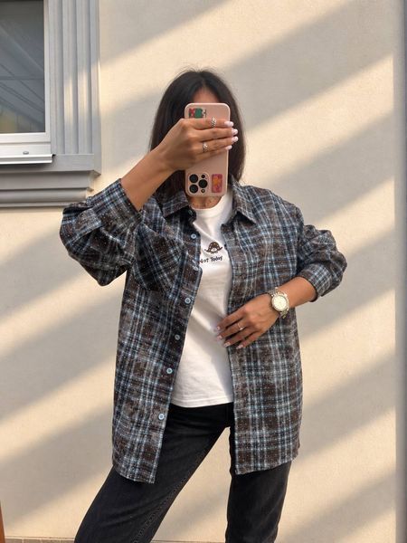 Стильная женская рубашка в клетку из фланели с деликатными камнями oversize (3цв) "ASPERAMO" недорого от прямого поставщика Rin1545-7101_пр_кл_сер_син_бел_v фото