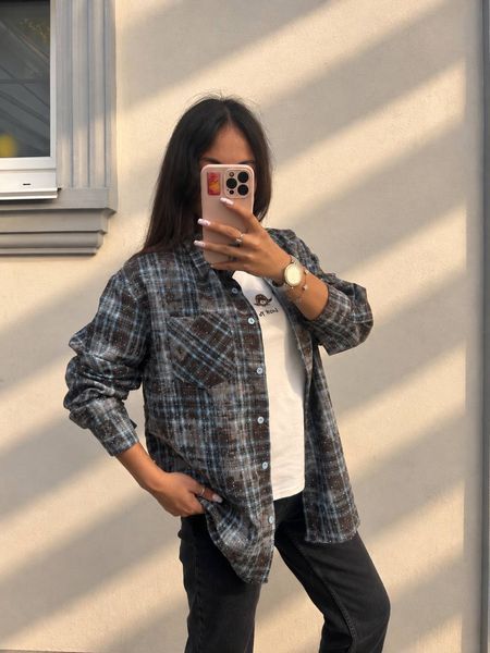 Стильная женская рубашка в клетку из фланели с деликатными камнями oversize (3цв) "ASPERAMO" недорого от прямого поставщика Rin1545-7101_пр_кл_сер_син_бел_v фото