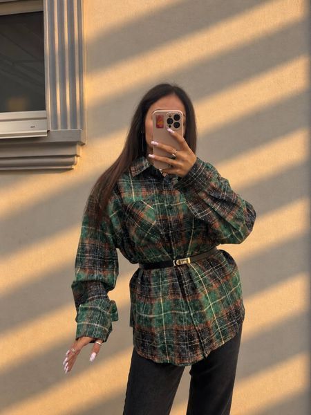 Стильная женская рубашка в клетку из фланели с деликатными камнями oversize (4цв) "ASPERAMO" недорого от прямого поставщика Rin1545-7101-1_пр_кл_зел_кор_чер_бел_v фото