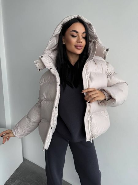 Пуховик жіночий з водовідштовхувальної плащівки з біопухом 42-46 "MOLLY FASHION" недорого від прямого постачальника Rin1542-793_светл_беж_v фото