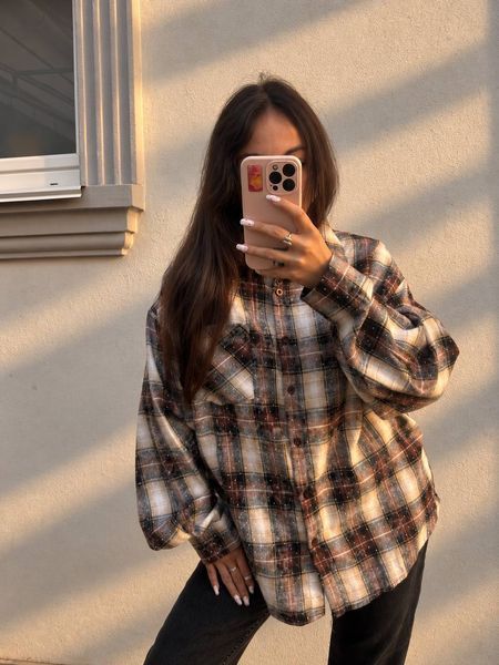 Стильная женская рубашка в клетку из фланели с деликатными камнями oversize (4цв) "ASPERAMO" недорого от прямого поставщика Rin1545-7101-1_пр_кл_кор_чер_бел_беж_v фото