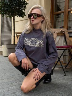 Лонгслив оверсайз с авторскими принтами nothing changes if nothing changes ONE SIZE "GLOSSY" недорого от прямого поставщика Rin850-059_сер_фиол_принт_and_the_v фото