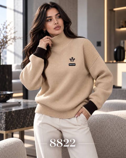 Женский свитер поло с воротником и эмблемой из трикотажа 42-46, ONE SIZE (3цв) "OPTSHOP" недорого от прямого поставщика RIN1553-2122_миумиу_v фото