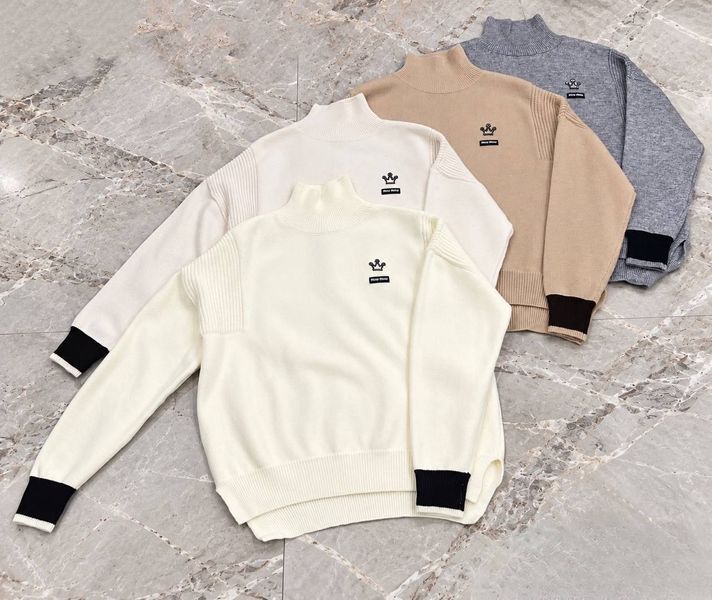 Женский свитер поло с воротником и эмблемой из трикотажа 42-46, ONE SIZE (3цв) "OPTSHOP" недорого от прямого поставщика RIN1553-2122_миумиу_v фото