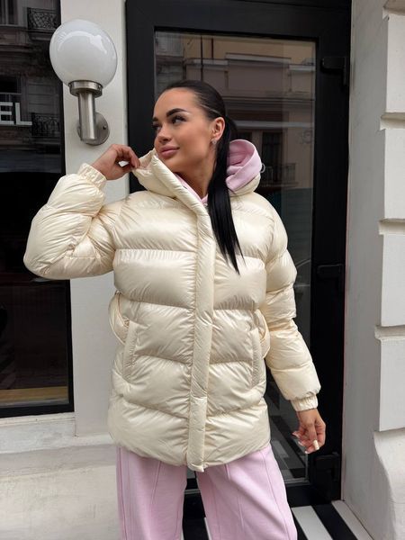 Пуфер женская стеганая куртка с капюшоном и поясом из лака 42-44, 46-48 "MOLLY FASHION" недорого от прямого поставщика 2PLGU788-808_цв_молочн_v фото
