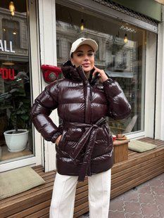 Пуфер женская стеганая куртка с капюшоном и поясом из лака 42-44, 46-48 "MOLLY FASHION" недорого от прямого поставщика 2PLGU788-808_цв_шоколад_v фото