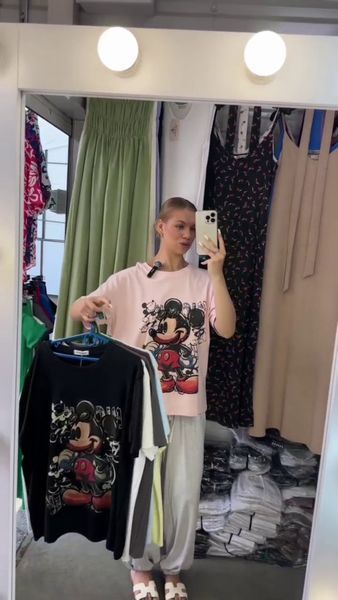Женская футболка с принтом микки мауса и пайетками oversize (7цв) "BONJOUR" недорого от прямого поставщика RIN1551-2762-7v фото