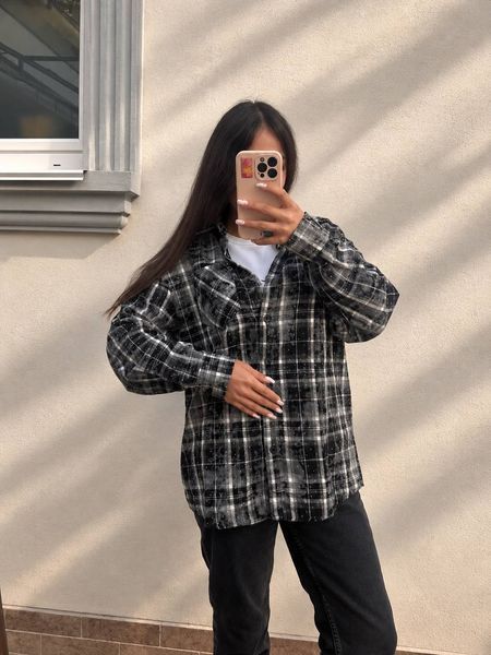 Стильная женская рубашка в клетку из фланели с деликатными камнями oversize (2цв) "ASPERAMO" недорого от прямого поставщика Rin1545-7101_пр_кл_чер_бел_v фото